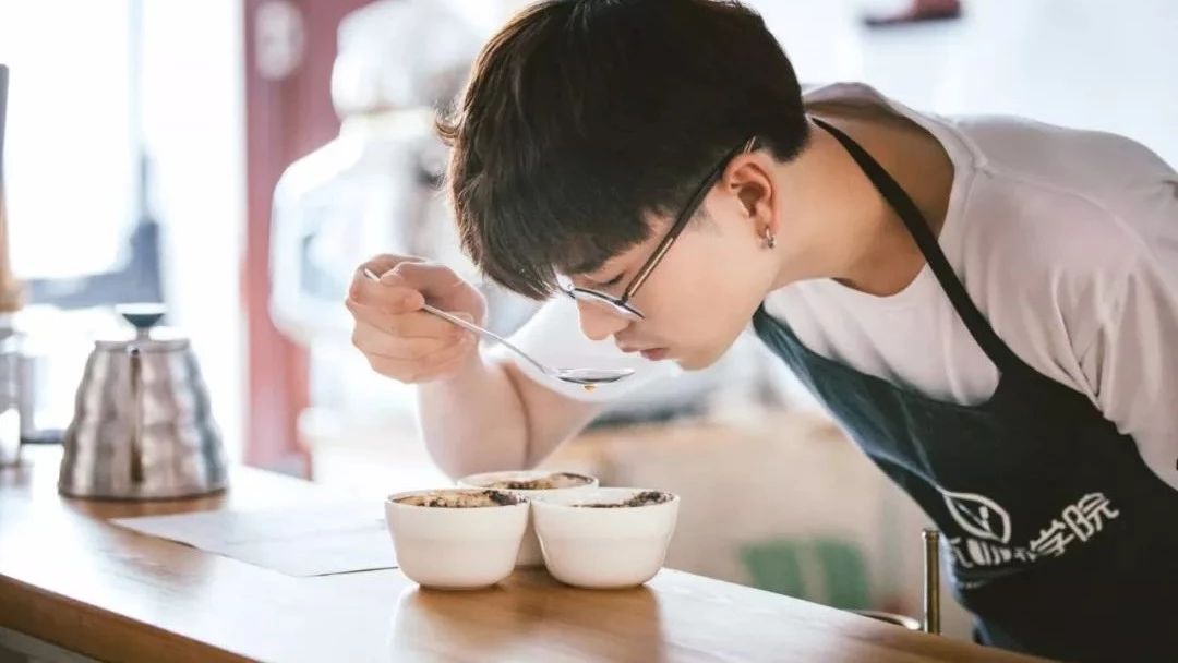 年度恐怖故事：我是一名咖啡师……