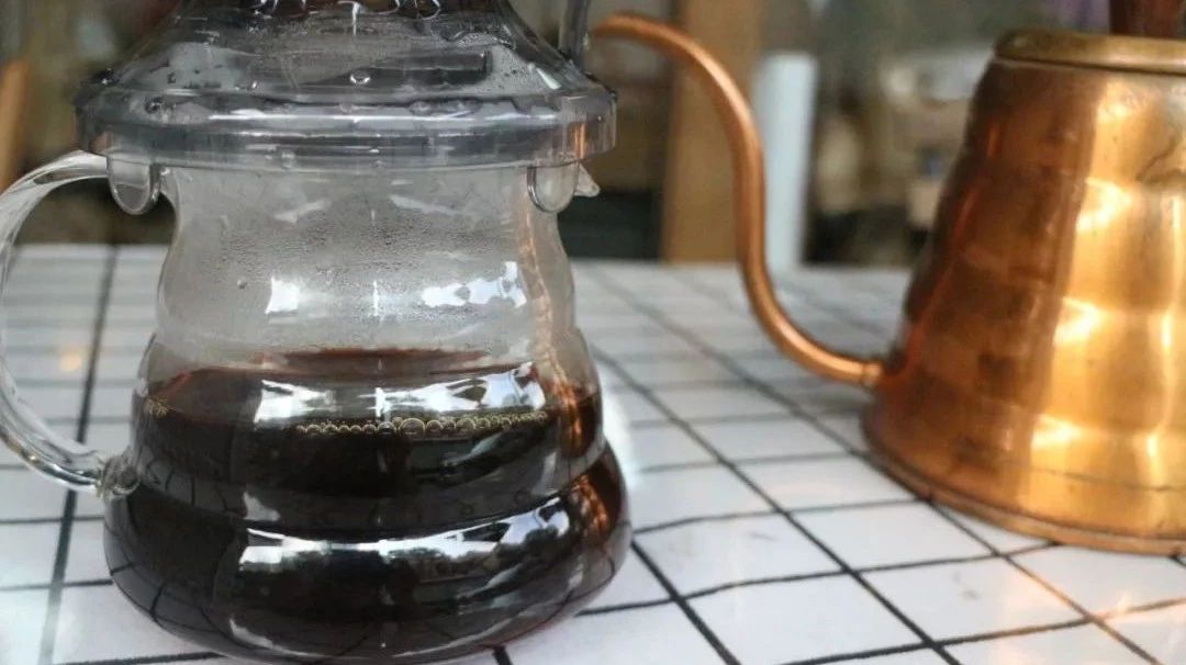 水质是怎么影响咖啡萃取的？矿泉水与蒸馏水哪种冲咖啡最好喝？