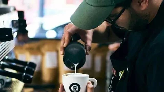 一名专业的咖啡师最重要的是技术还是颜值？