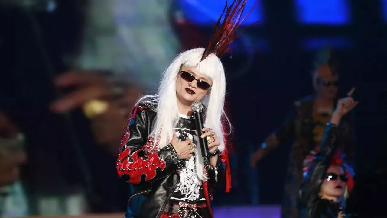 只发钱就太out了！这些餐企的年会让人看了想换工作！