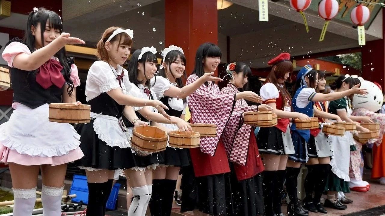 探访神秘女仆咖啡馆：除了卖萌，还有什么服务？
