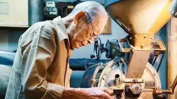 日本 岁咖啡大师逝世，在多重宇宙，他会和霍金一起喝咖啡么？