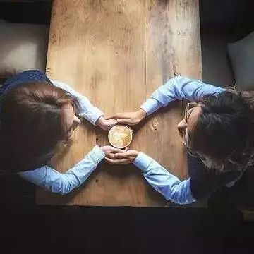 咖啡馆撩妹撩到公主，哥们这招太厉害了！