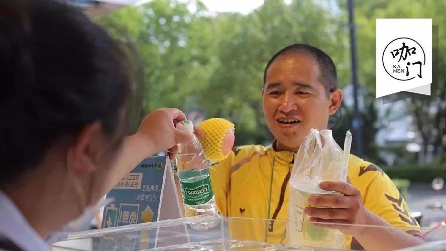 CoCo都可一个小动作获万+关注，今天我们要为饮品人大力点赞！