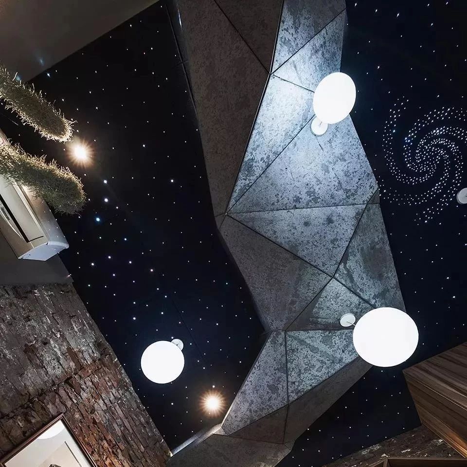 这家咖啡馆，竟把“星空”搬到了室内