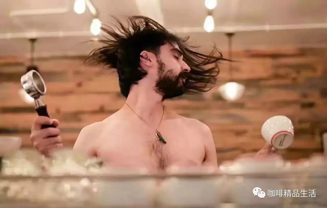 手冲咖啡姿势大全 | 你的另一只“手”在干嘛？
