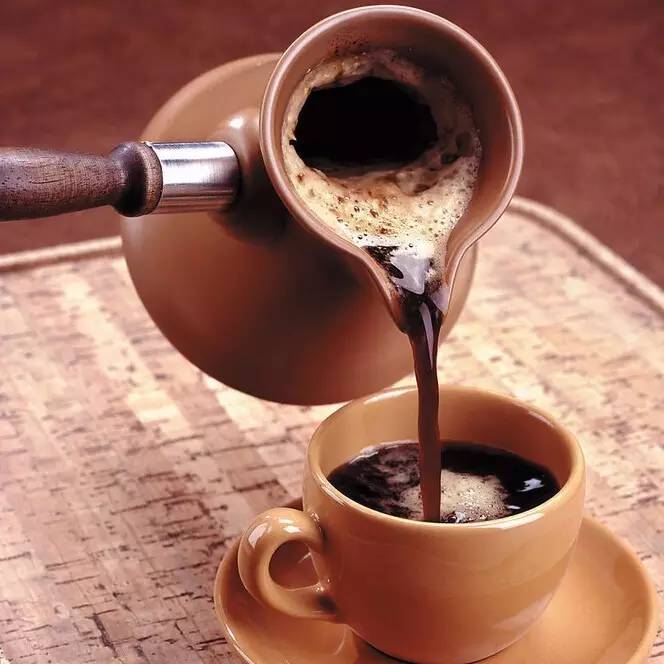 如何制作一杯完美的拿铁咖啡？