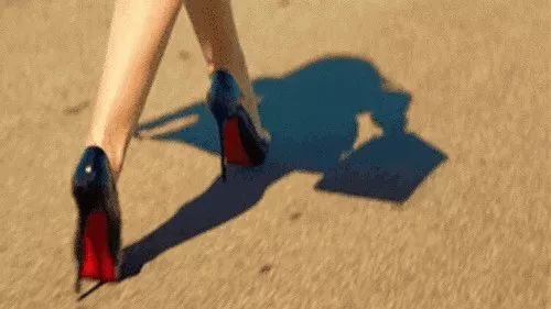 妇女节变女王节背后，我们发现了 个秘密
