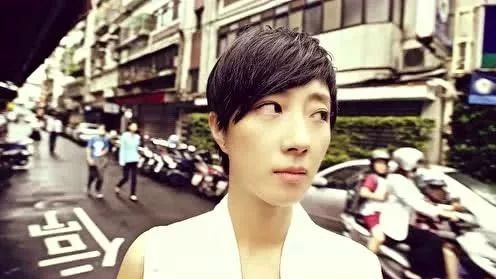 桂纶镁最新走心咖啡广告，又想骗我喝咖啡 ！确实，你需要一杯咖啡的时间冷静一下