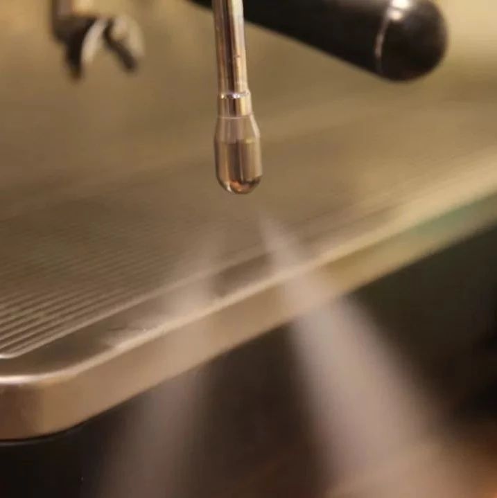 咖啡机蒸汽打奶泡技巧 | 奶泡到底应该怎么打？