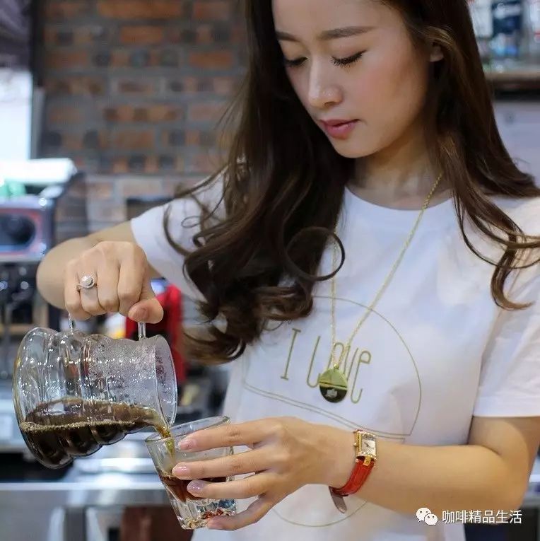 咖啡圈第一美女主持人，要走红的节奏