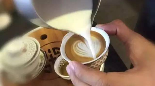 当工夫茶遇上咖啡拉花，潮汕人看了都分享！