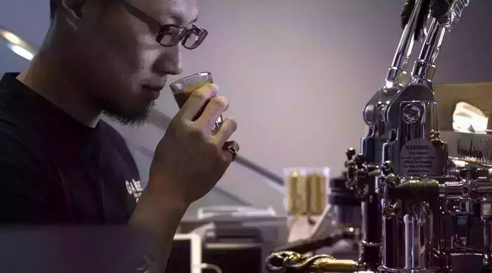 他开的店，出了个咖啡师冠军！《视啡》第④期：东源的咖啡之道