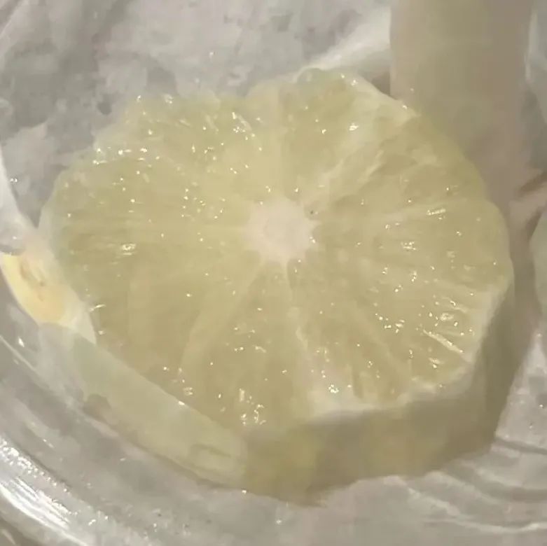 柠檬片放这里 是什么操作啊？
