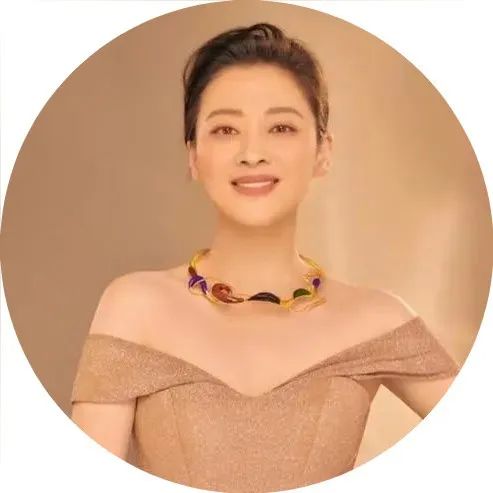 岁梅婷“夜店热舞”火上热搜，中年离婚又绯闻缠身惹全网围观：她凭啥越老越诱人？