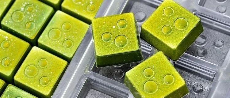 藏不住了！年的第一款巧克力就该用这样的调色！