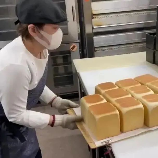 日本烘焙店实录-③  |  “一本堂”生吐司，凌晨四点钟开始（已打包·可下载）
